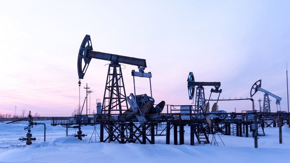 Oil Price: Chiến trường dầu mỏ khốc liệt - Nga &quot;hụt hơi&quot;, Mỹ thắng thế với kế hoạch hàng tỷ USD - Ảnh 2.