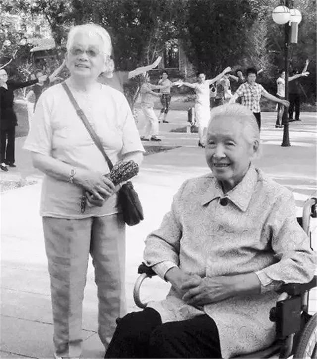 88 tuổi mắc ung thư ruột, bà cụ “đẹp lão nhất Trung Quốc” vẫn sống đến 115 tuổi: Bí quyết là thích ăn thịt và 3 thói quen đơn giản - Ảnh 2.