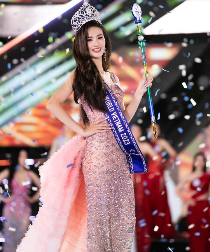 Nhan sắc đời thường của Tân Hoa hậu Thế giới Việt Nam Huỳnh Trần Ý Nhi - Ảnh 2.