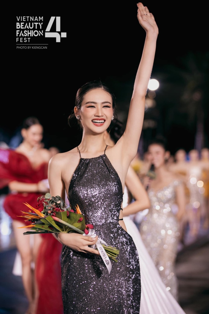 Nhan sắc đời thường của Tân Hoa hậu Thế giới Việt Nam Huỳnh Trần Ý Nhi - Ảnh 19.
