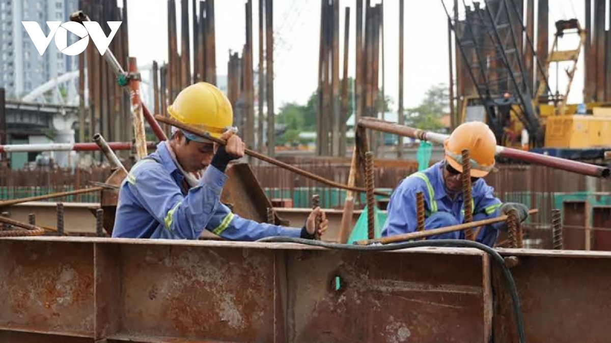 TP.HCM đẩy nhanh đầu tư công, kích cầu tiêu dùng từ nay đến cuối năm - Ảnh 2.