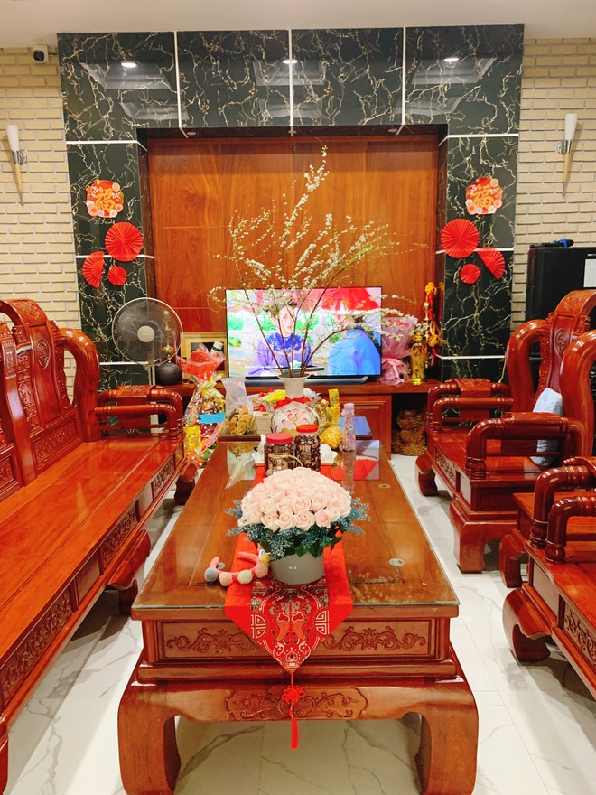 Cận bên trong cơ ngơi gia đình Hoa hậu Ý Nhi tại Bình Định, 1 chi tiết hé lộ sở thích của nàng hậu - Ảnh 2.