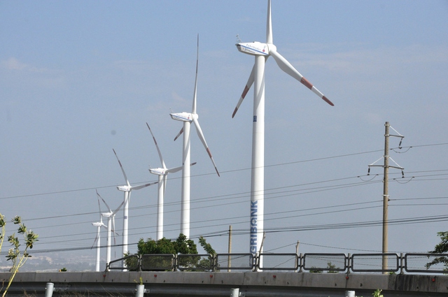 15 dự án năng lượng tái tạo chuyển tiếp được phát điện thương mại lên lưới - Ảnh 1.