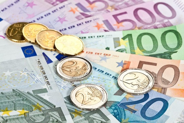 Đồng euro đang đắt nhất lịch sử - Ảnh 1.