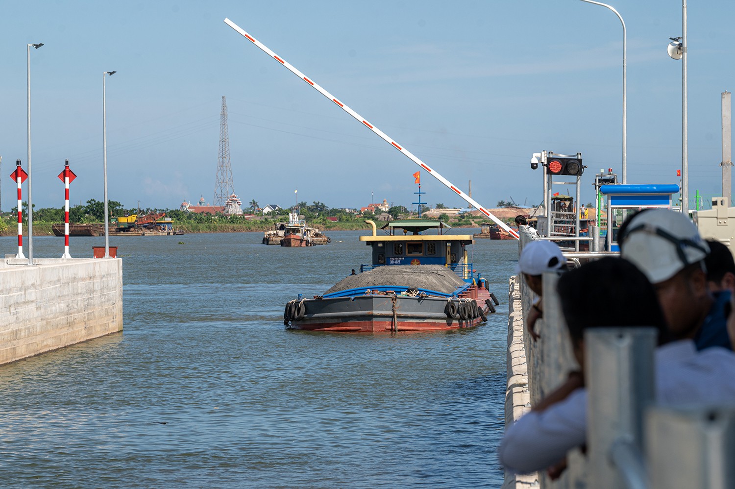 Mục sở thị kênh nối sông Đáy - Ninh Cơ 2.300 tỷ đồng vừa vận hành - Ảnh 12.