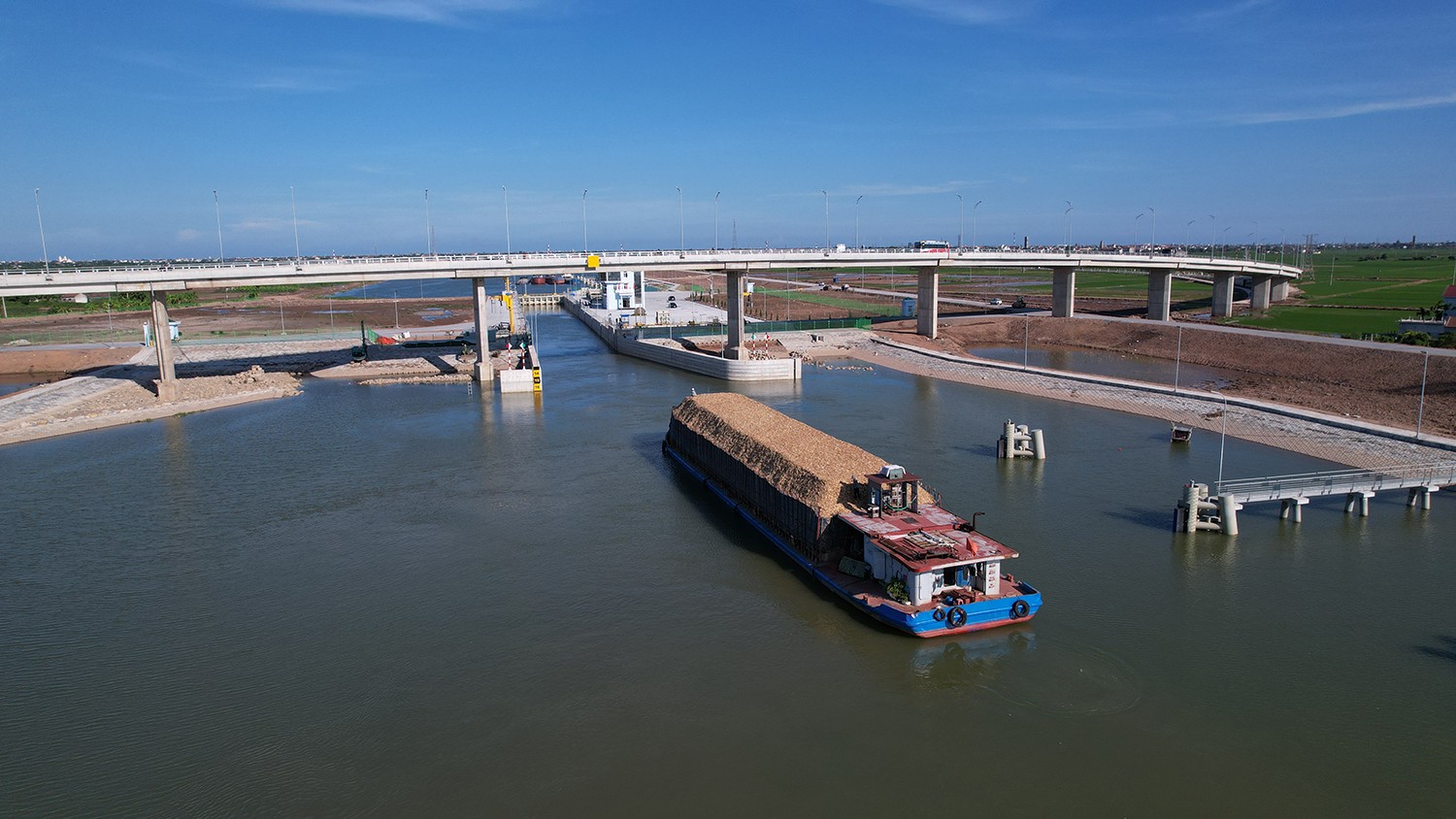 Mục sở thị kênh nối sông Đáy - Ninh Cơ 2.300 tỷ đồng vừa vận hành - Ảnh 16.
