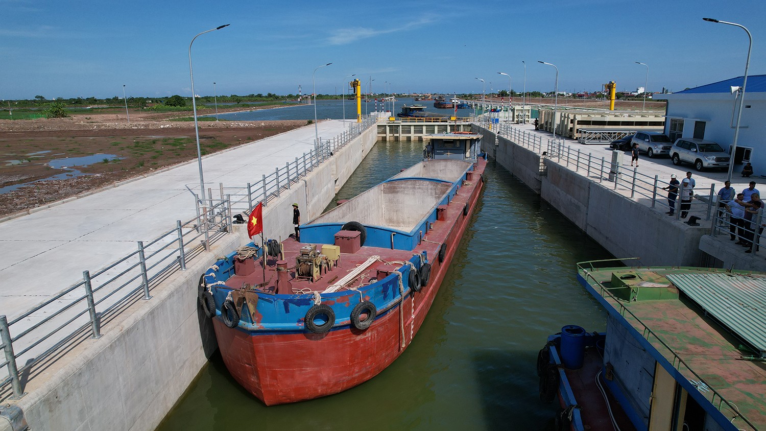 Mục sở thị kênh nối sông Đáy - Ninh Cơ 2.300 tỷ đồng vừa vận hành - Ảnh 6.