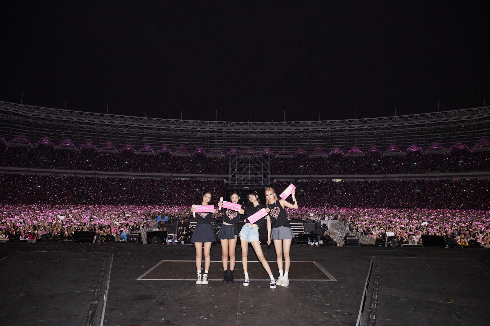 Bất ngờ với lượng khán giả dự kiến tại concert BLACKPINK Hà Nội: Nhỉnh hơn concert ở Thái Lan và Mỹ, phá kỷ lục tại Việt Nam! - Ảnh 8.