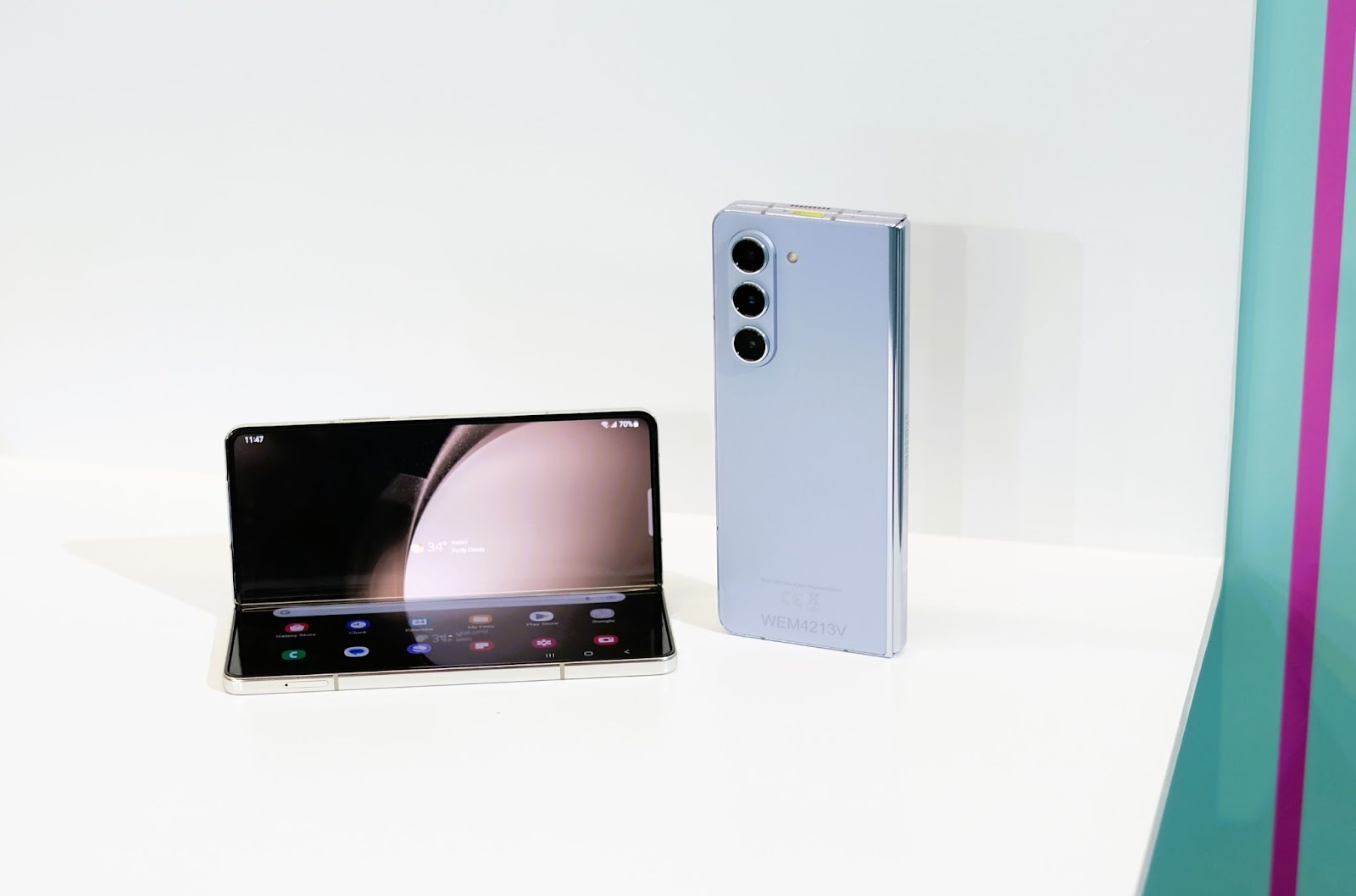 Ảnh thực tế Galaxy Z Flip5 và Galaxy Z Fold5 vừa ra mắt: Màn hình ngoài lớn nhất từ trước đến nay của Samsung, quá ấn tượng! - Ảnh 7.