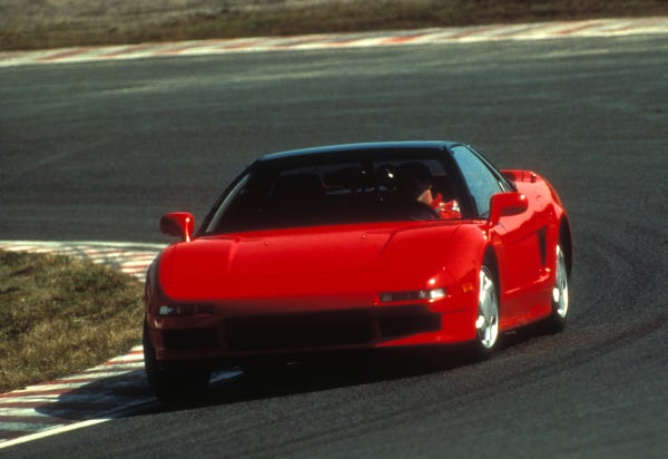 BST toàn Ferrari, Lexus, tỷ phú lập dị này vẫn mê mẩn một mẫu xe 33 năm tuổi đến từ Nhật Bản: Tặng cho cả bạn bè và nhân viên suốt 15 năm - Ảnh 7.