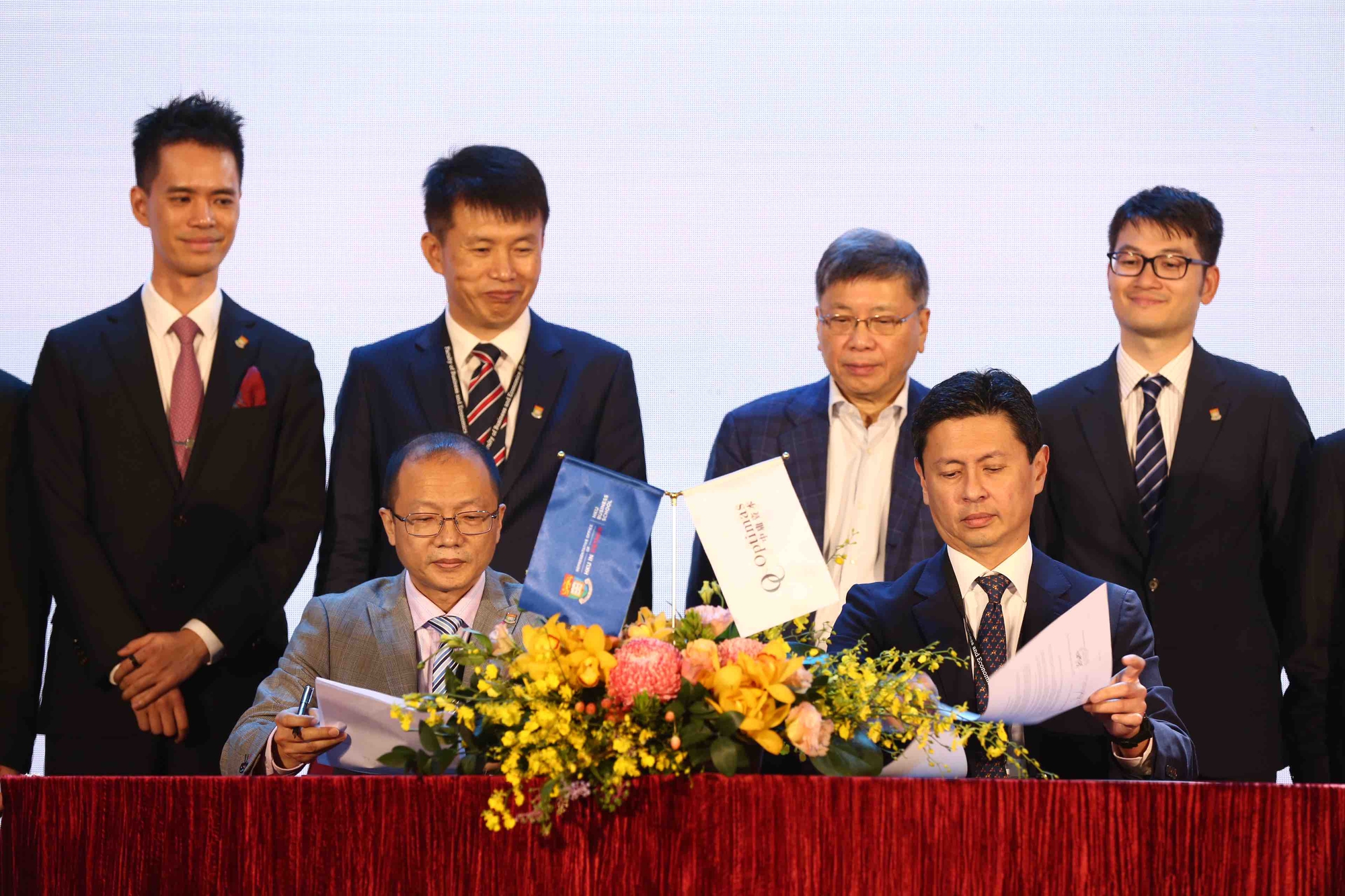 Đại học Hong Kong trao học bổng, thúc đẩy khởi nghiệp Việt Nam - Ảnh 1.