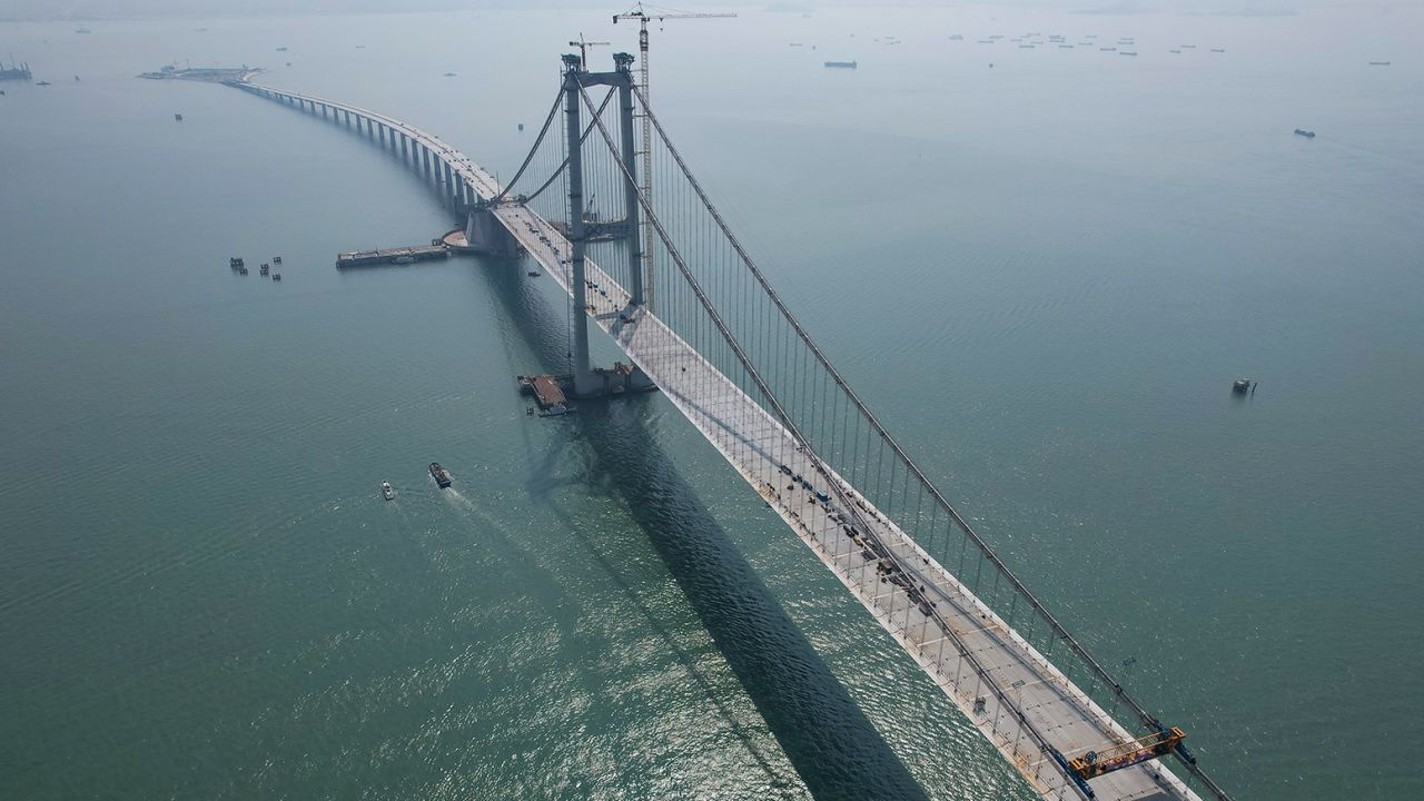 Trung Quốc sở hữu hệ thống ‘siêu cầu đường’ top đầu thế giới: Áp dụng công nghệ lát nhựa đường thần tốc độc quyền, 3-4 năm là xây xong 1 cầu, chi phí khủng 100-200 nghìn tỷ đồng là chuyện bình thường - Ảnh 4.