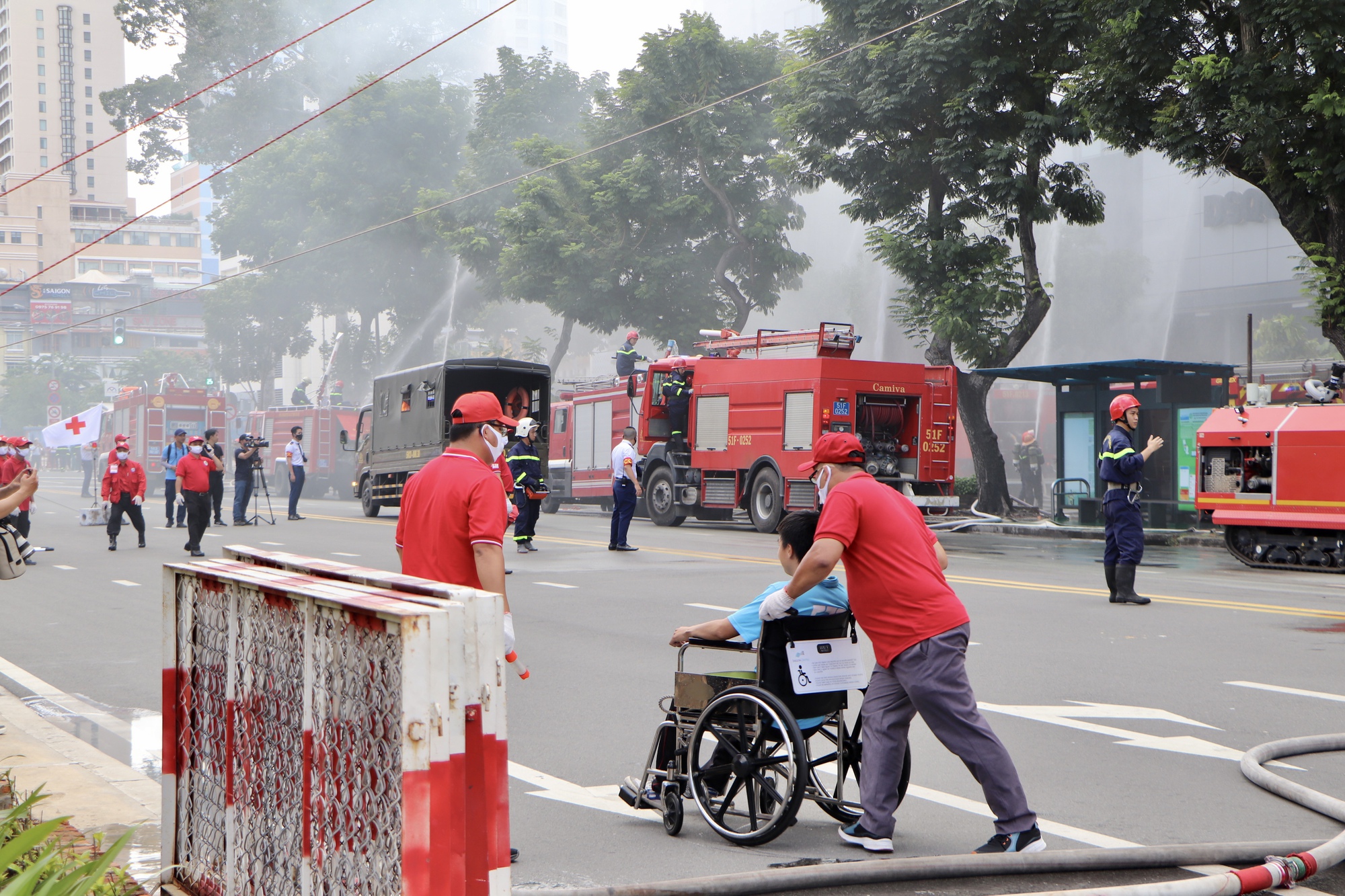 TP HCM: Hướng dẫn thoát nạn cho hơn 6.000 người ở toà nhà Saigon Centre - Ảnh 5.