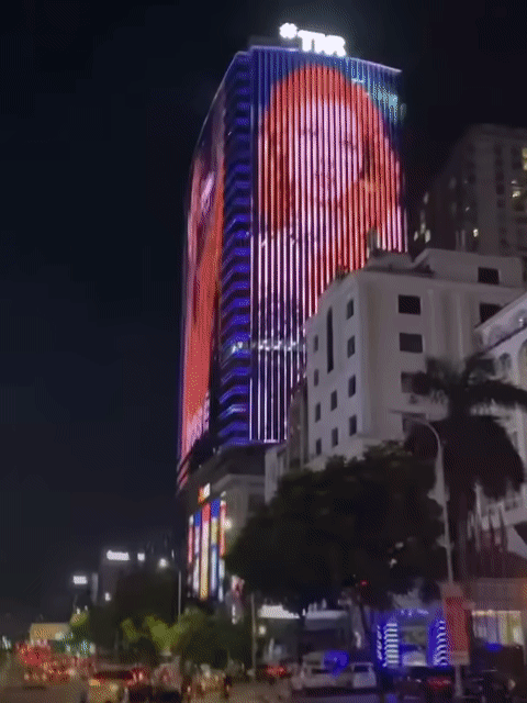 Hé lộ màn hình LED của thành viên BLACKPINK tại Hà Nội, lời nhắn nhủ đến thần tượng gây chú ý - Ảnh 1.