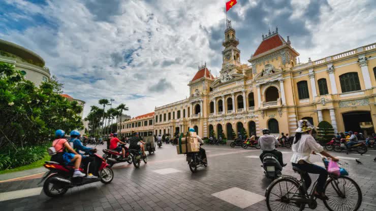 Du khách châu Âu ấn tượng với hành trình khám phá Việt Nam - Ảnh 1.