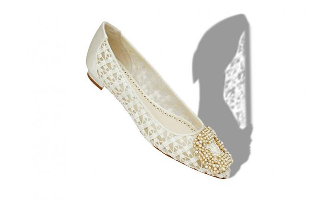 Bóc giá áo dài ăn hỏi của Phương Oanh: 2 thiết kế trị giá 27 triệu, cô dâu ghi điểm nhờ đi giày bệt - Ảnh 6.
