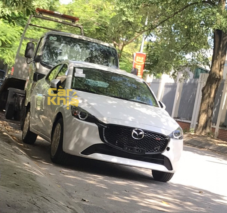 Mazda2 2024 ồ ạt về đại lý trước ngày ra mắt: Mặt kín kiểu xe điện, giá dự kiến từ 429 triệu, rẻ hơn Morning, i10 bản full - Ảnh 4.