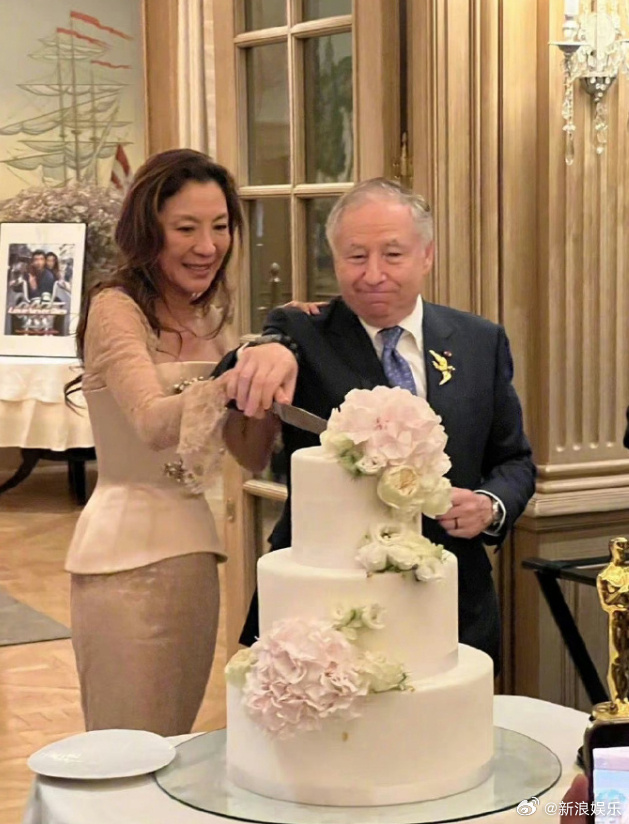 “Ảnh hậu Oscar” Dương Tử Quỳnh chính thức cưới tỷ phú người Pháp hơn 16 tuổi, sau 19 năm tổ chức hôn lễ giản dị bất ngờ - Ảnh 1.