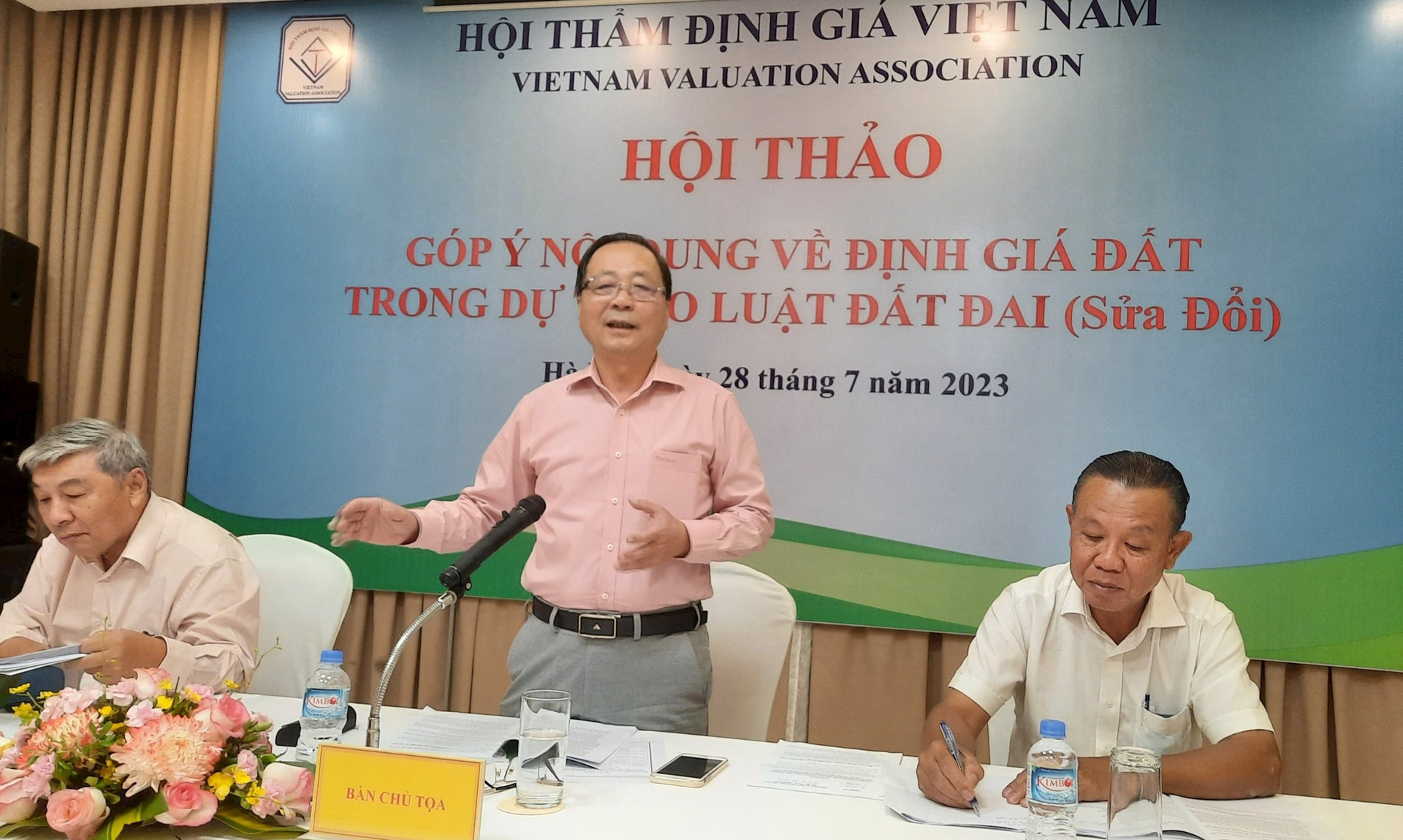 Chủ tịch Hội Thẩm định giá Việt Nam: Nên loại bỏ phương pháp hệ số điều chỉnh giá đất - Ảnh 1.