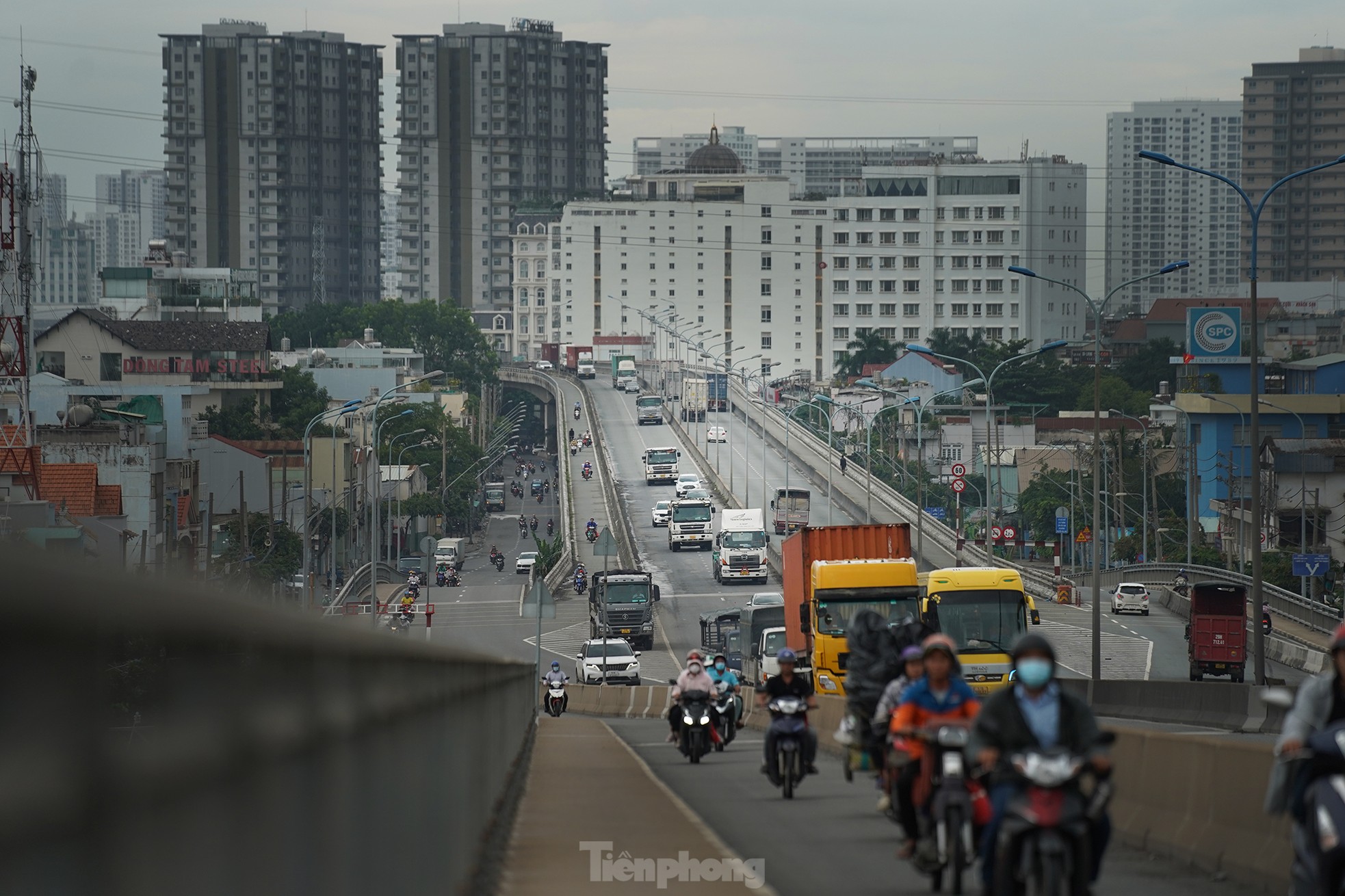 Cận cảnh đường dẫn cầu Phú Mỹ có 'cha đẻ' sai phạm đang bị xử lý - Ảnh 12.