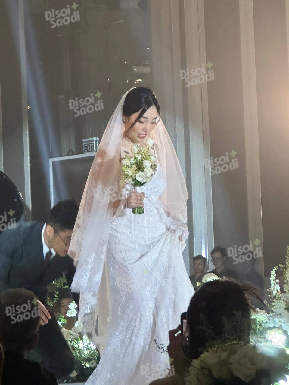 HOT: Vũ. bất ngờ tổ chức đám cưới tại Hà Nội, visual cô dâu chú rể nổi bật - Ảnh 4.