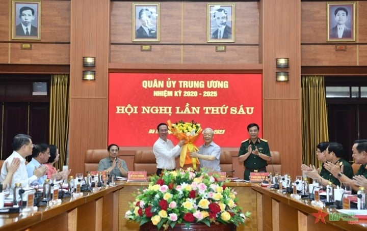Bộ Chính trị chỉ định Chủ tịch nước tham gia Ban Thường vụ Quân ủy Trung ương - Ảnh 1.