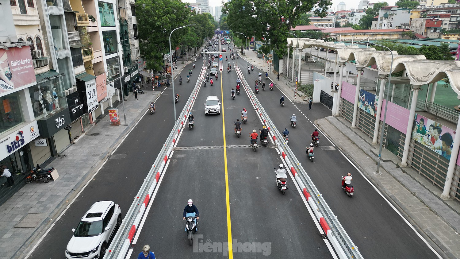 Nút giao thông Chùa Bộc - Phạm Ngọc Thạch sáng đầu tuần sau khi thông xe - Ảnh 4.