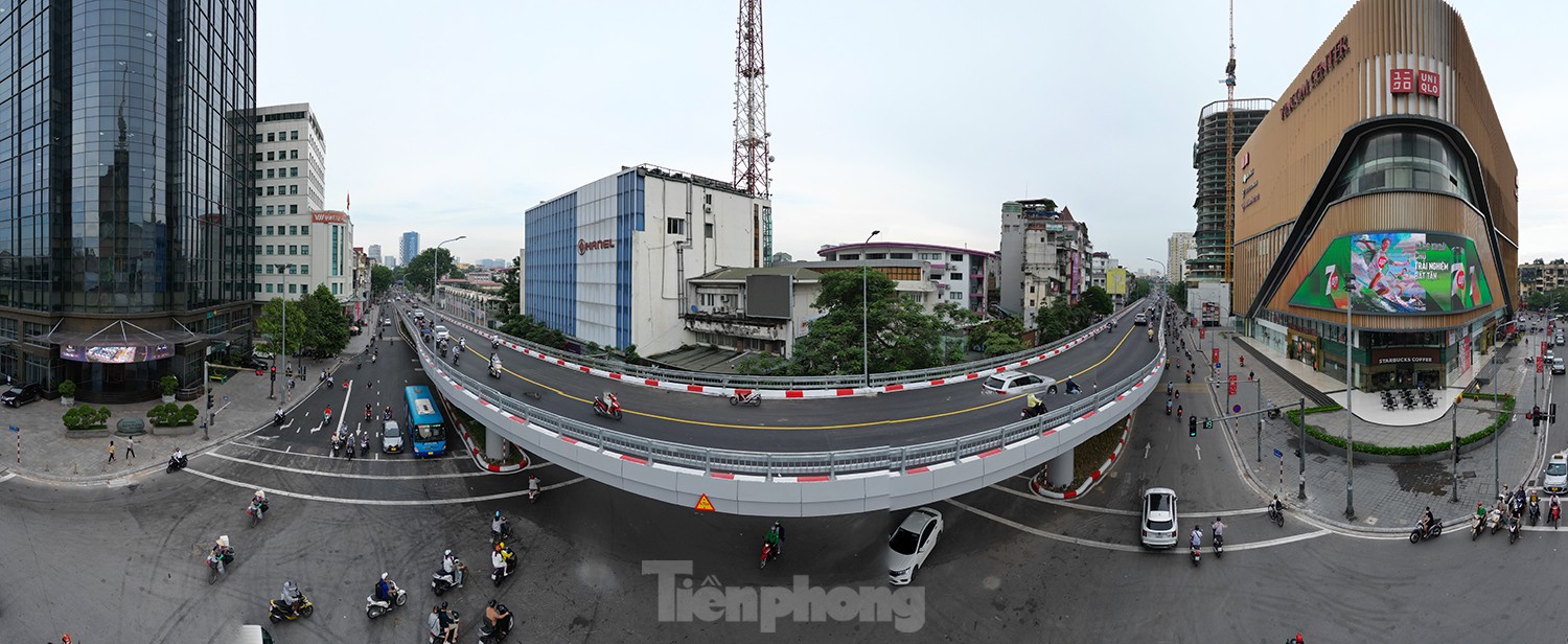 Nút giao thông Chùa Bộc - Phạm Ngọc Thạch sáng đầu tuần sau khi thông xe - Ảnh 12.
