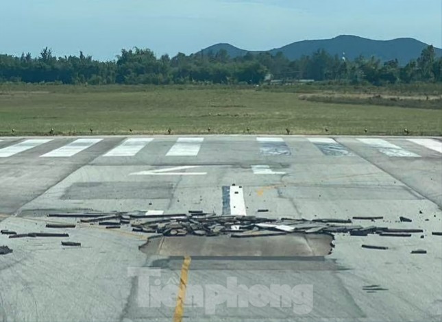 Lập tổ công tác kiểm tra sự cố vỡ đường băng sân bay Vinh - Ảnh 1.