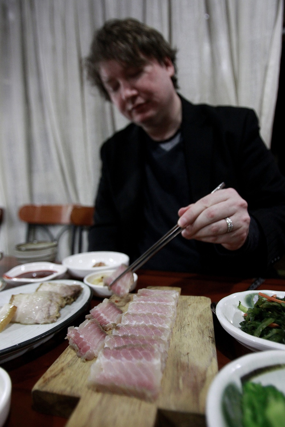 Món ăn được mệnh danh là kinh dị nhất Hàn Quốc: Người ăn nhận xét &quot;rất nặng mùi&quot;, phải bịt miệng khi dùng lần đầu - Ảnh 5.