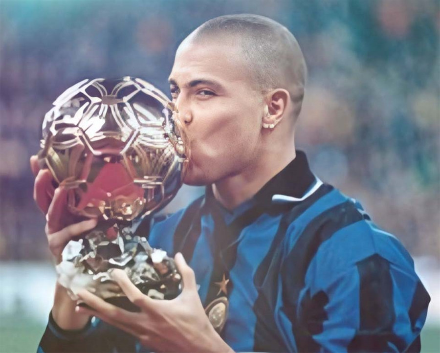 5 cầu thủ từng giành Quả bóng vàng nhưng chưa từng vô địch Champions League: Ronaldo de Lima góp mặt - Ảnh 1.