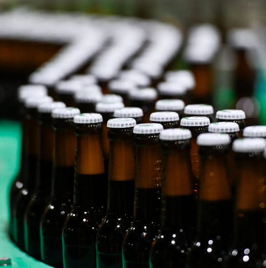 Cơn bĩ cực của ngành bia: Thiếu nguyên liệu, giá ngày càng đắt, chẳng ai còn muốn uống - Ảnh 1.