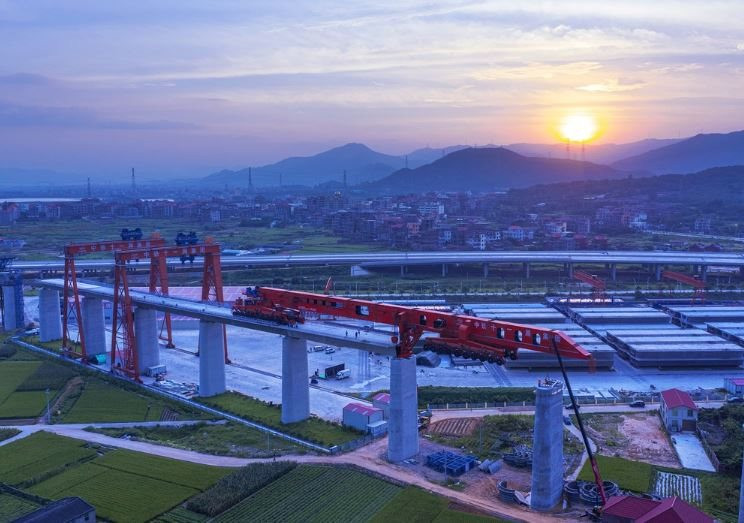 Trung Quốc sở hữu ‘siêu cỗ máy’ nặng gần 1.000 tấn duy nhất trên thế giới: Được tạo ra bởi 15.000 bộ phận, giúp đẩy nhanh 25% tiến độ thi công cao tốc - Ảnh 2.
