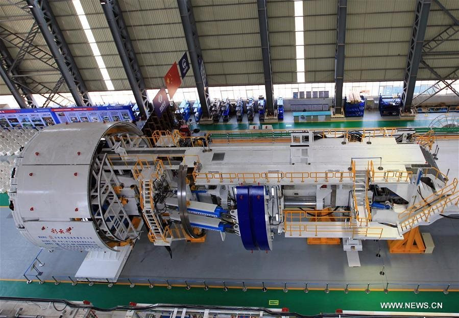 Trung Quốc chế tạo ‘siêu cỗ máy’ bất bại: Nặng 1.900 tấn, có khả năng đào 350 m xuống lòng đất chỉ trong vòng 1 tháng, giúp giảm mạnh chi phí thi công - Ảnh 1.