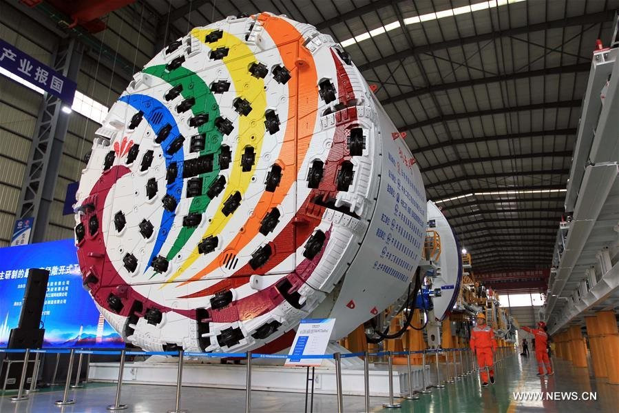 Trung Quốc chế tạo ‘siêu cỗ máy’ bất bại: Nặng 1.900 tấn, có khả năng đào 350 m xuống lòng đất chỉ trong vòng 1 tháng, giúp giảm mạnh chi phí thi công - Ảnh 2.
