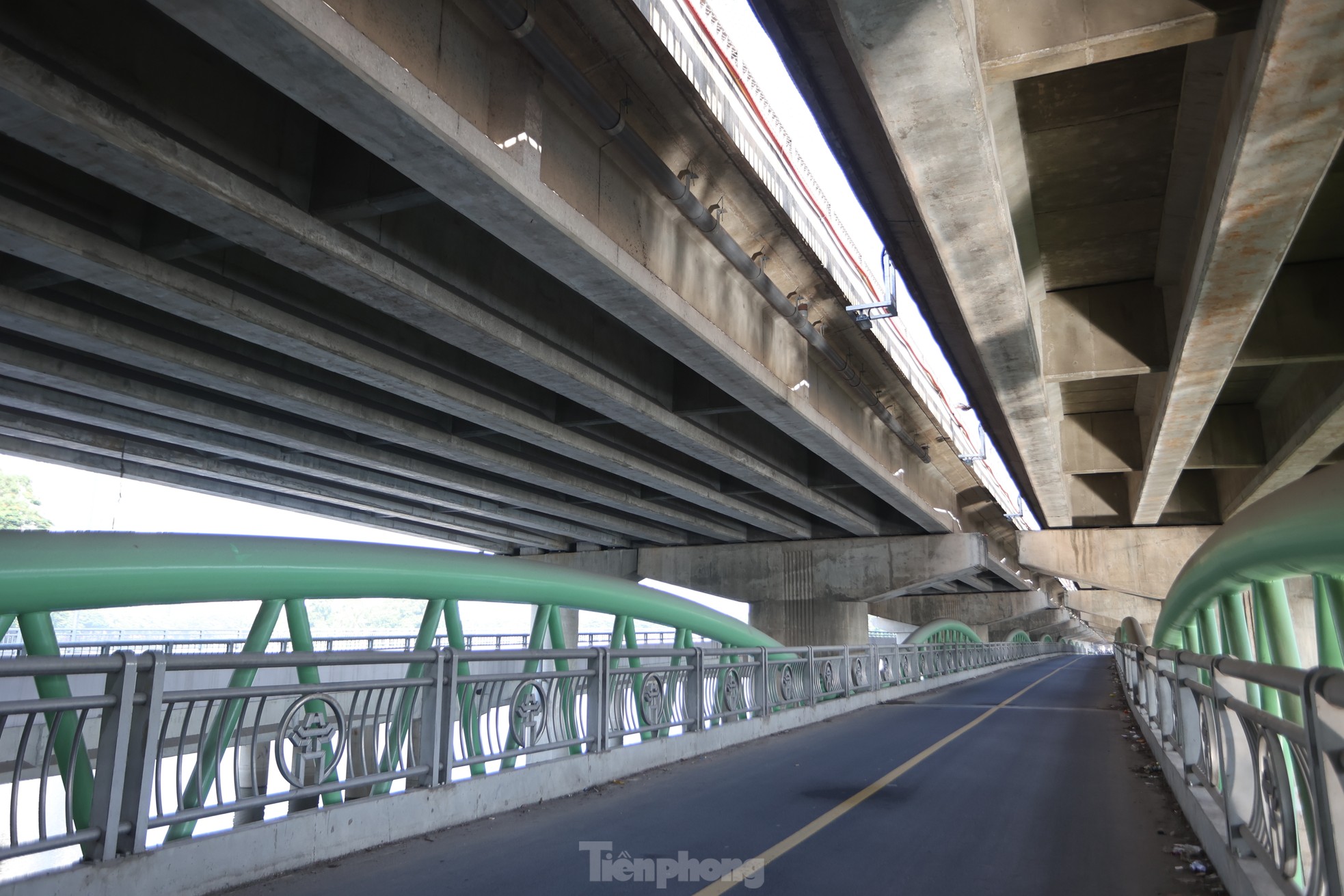 Vì sao cây cầu vòm sắt hơn 60 tỷ đồng thưa vắng người đi lại ở Thủ đô - Ảnh 4.