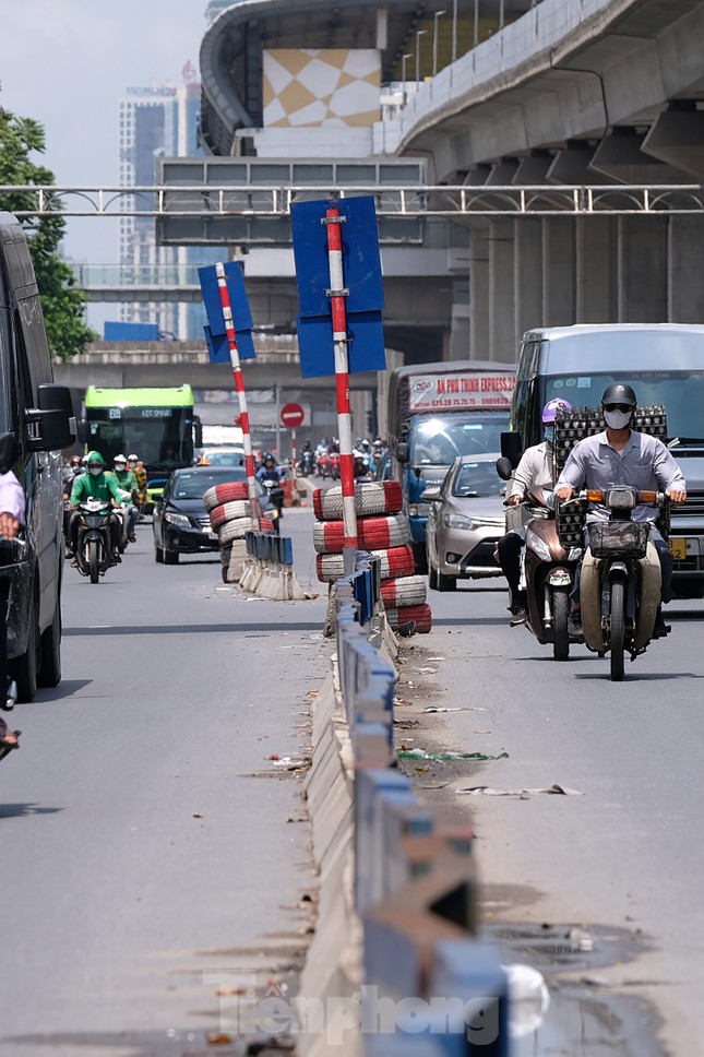 Dải phân cách cứng trên đường Nguyễn Trãi có cũng như không, nhiều ý kiến đề nghị tháo bỏ - Ảnh 11.