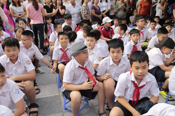Học phí năm học mới cao nhất ở Hà Nội là 300.000 đồng/tháng - Ảnh 1.