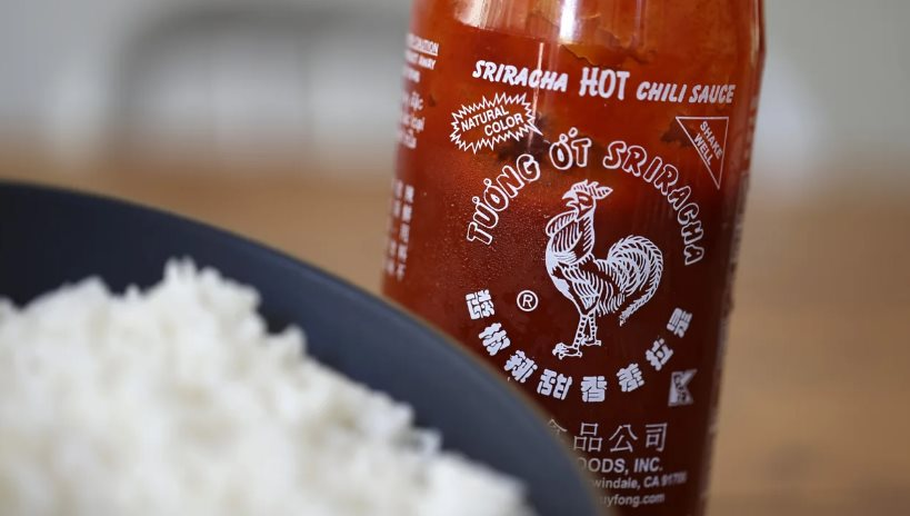 Hơn 23 triệu đồng cho sản phẩm Sriracha: Bi hài chuyện giá cổ phiếu S&P 500 còn không bằng lọ tương ớt của tỷ phú gốc Việt - Ảnh 2.