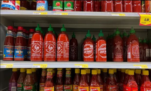 Hơn 23 triệu đồng cho sản phẩm Sriracha: Bi hài chuyện giá cổ phiếu S&P 500 còn không bằng lọ tương ớt của tỷ phú gốc Việt - Ảnh 3.