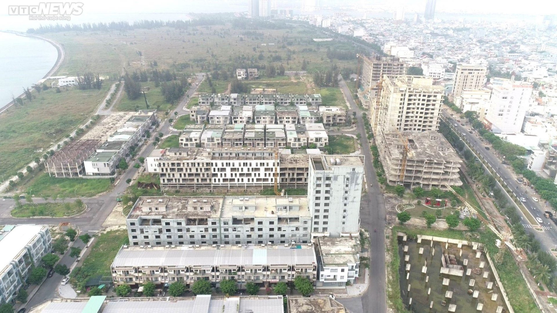 Cảnh hoang tàn ‘siêu dự án’ khu đô thị lấn biển Đà Nẵng - Ảnh 1.