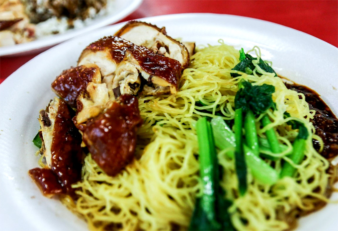 Chuyện lạ nhà hàng mất sao Michelin vẫn ‘bán chạy như tôm tươi’: Chỉ 53.000 đồng/suất giữa đất nước đắt đỏ bậc nhất châu Á, từng gây sốt khi tới Việt Nam - Ảnh 4.
