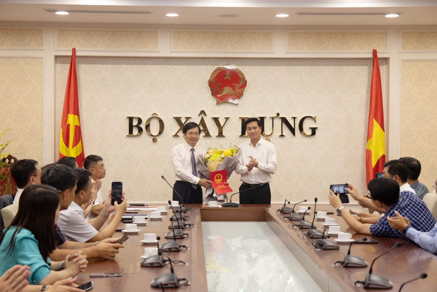 Bộ trưởng Nguyễn Thanh Nghị bổ nhiệm nhân sự mới tại Bộ Xây dựng - Ảnh 1.
