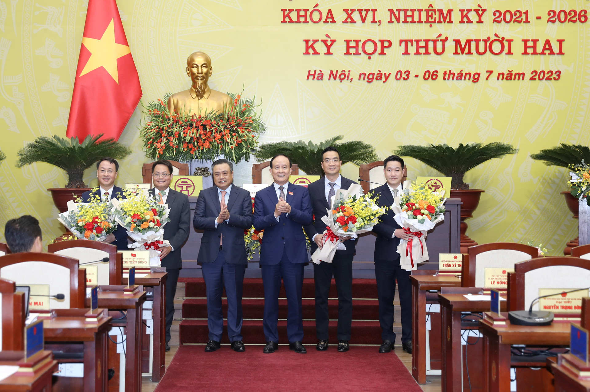 4 giám đốc sở Hà Nội thêm chức mới - Ảnh 1.