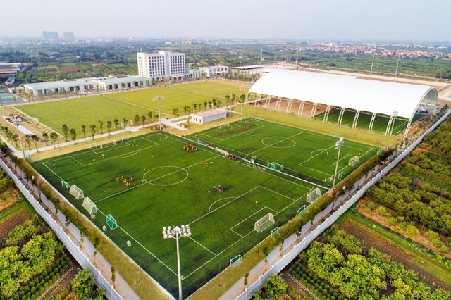 Hệ sinh thái đa ngành của đại gia Nguyễn Cao Trí: Trung tâm tiệc cưới sang trọng, trường ĐH tư nhân đầu tiên ở Việt Nam, Trung tâm đào tạo bóng đá trẻ tiếp quản từ Vingroup - Ảnh 4.