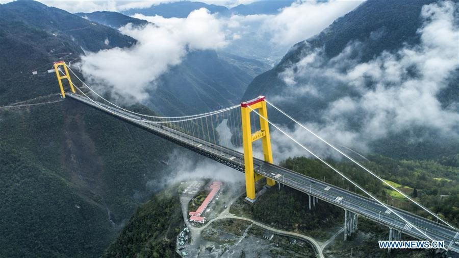 Dùng tên lửa để... xây cầy, Trung Quốc khiến thế giới ngỡ ngàng với công trình "đi trên mây" độc đáo - Ảnh 2. Dùng tên lửa để... xây cầy, Trung Quốc khiến thế giới ngỡ ngàng với công trình "đi trên mây" độc đáo - Ảnh 2.