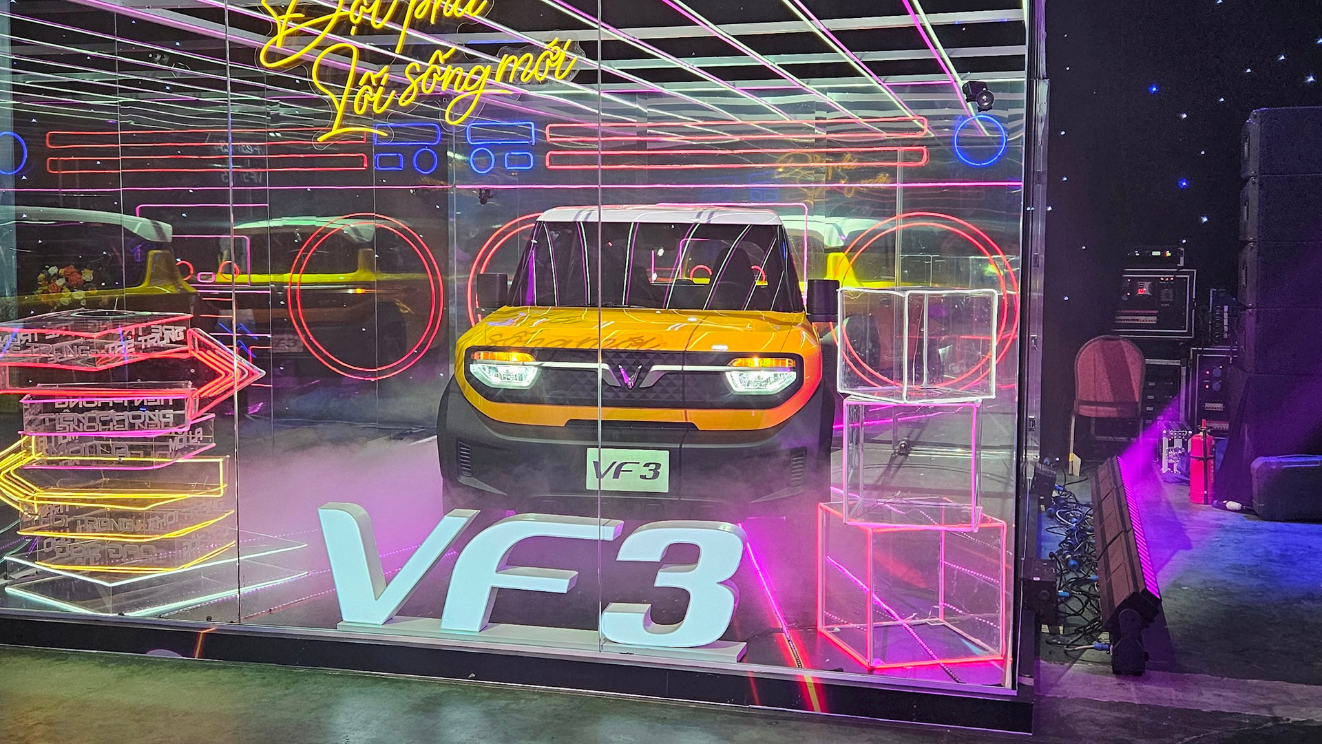 Một vòng quanh triển lãm xe điện lớn nhất tại Việt Nam, chiêm ngưỡng &quot;trọn bộ&quot; hệ sinh thái của VinFast: Từ ô tô, xe máy, xe bus - có sản phẩm chưa từng xuất hiện bao giờ - Ảnh 12.