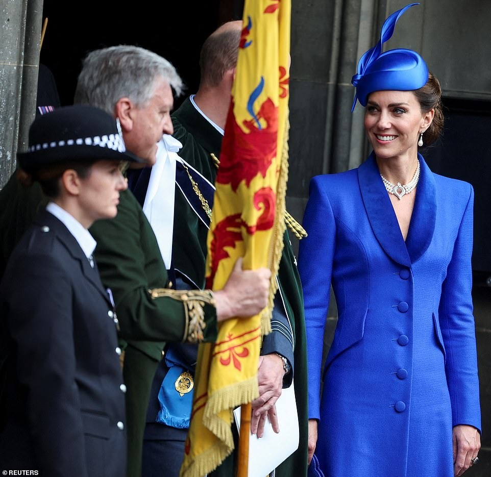 Ý nghĩa trang sức Công nương Kate đeo trong lễ đăng cơ mới của Vua Charles - Ảnh 6.