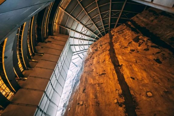 Đây là cách các “pháp sư Trung Hoa” xây kỳ quan kiến trúc thế giới tựa trên vách đá sâu gần 100 m: Đội ngũ 5.000 người làm việc 12 năm mới xây xong toà nhà 18 tầng - Ảnh 7.