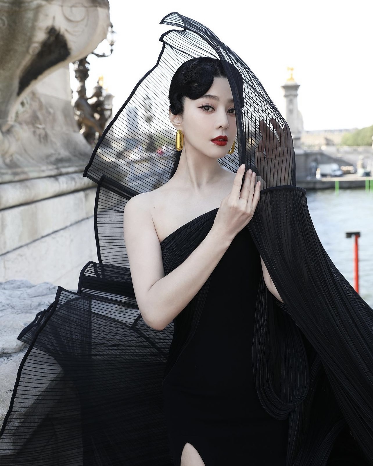 Phạm Băng Băng tại Paris Haute Couture Week: Đầu tư trang phục nhưng chưa bùng nổ, nhan sắc đã qua thời đỉnh cao? - Ảnh 19.